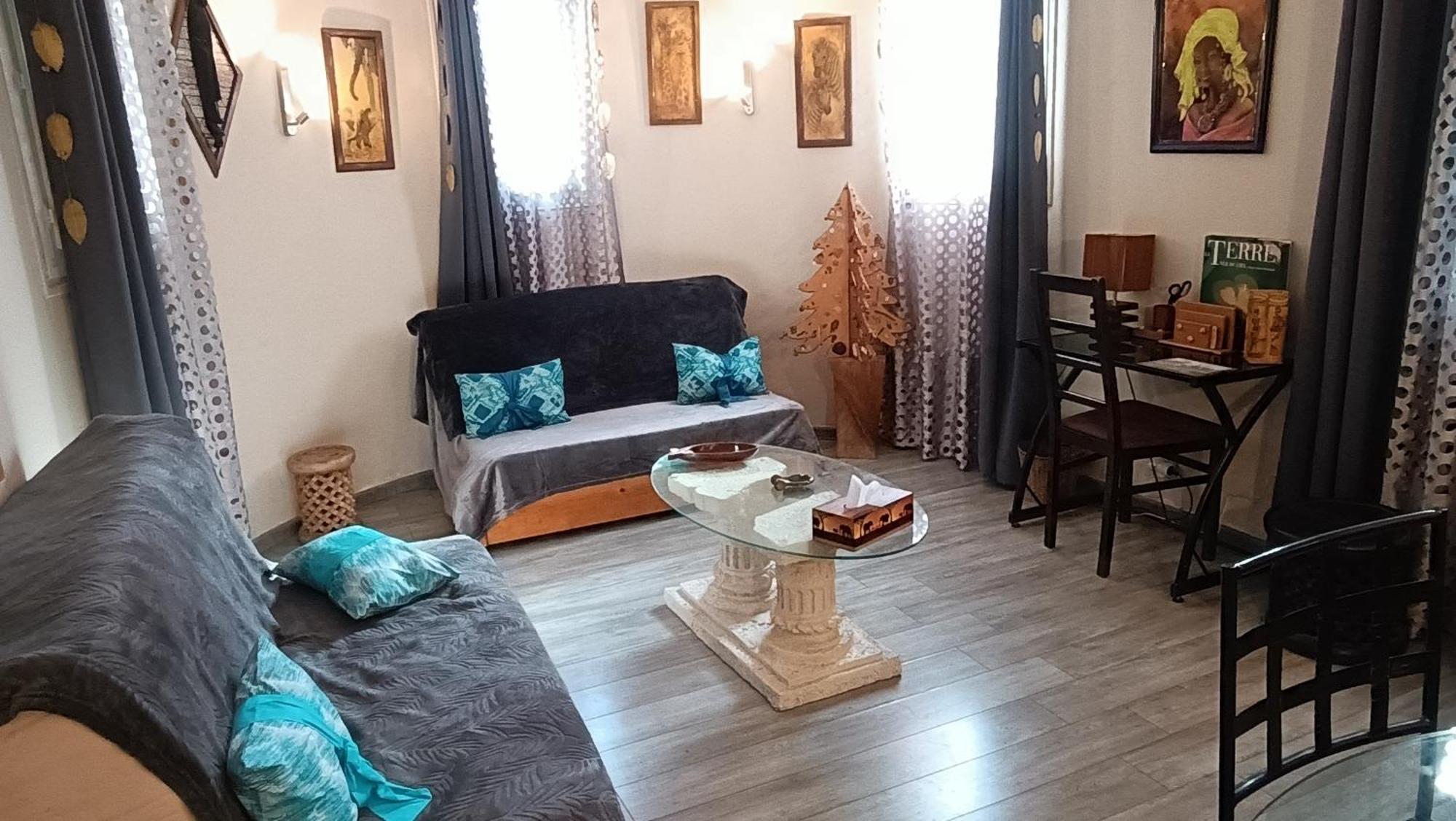 Hebergement Independant Avec Parking Prive Dans Villa Grasse Luaran gambar