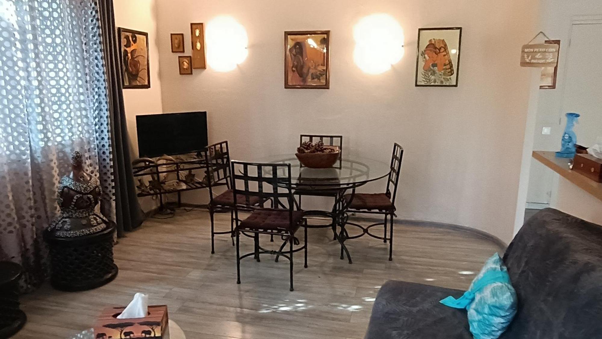 Hebergement Independant Avec Parking Prive Dans Villa Grasse Luaran gambar